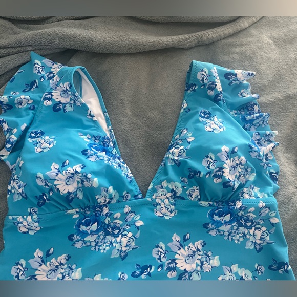 brand New Cupshe bathing suit. - Picture 3 of 4